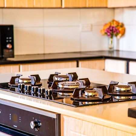 Emc Fully Furnished &Serviced Villas 4 Bedroom With Solar Power , Private Pool, Starlink Wifi ,Aircons & Dstv Лусака Экстерьер фото