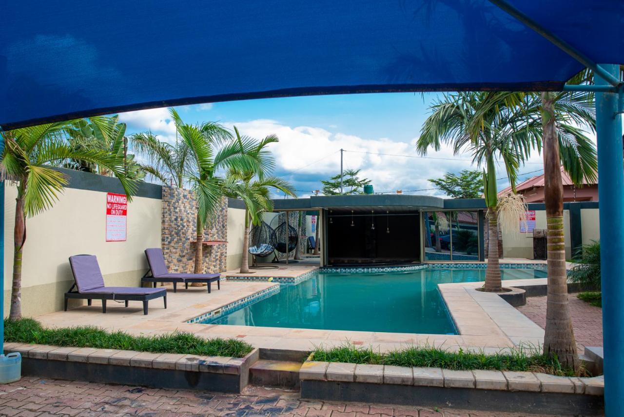Emc Fully Furnished &Serviced Villas 4 Bedroom With Solar Power , Private Pool, Starlink Wifi ,Aircons & Dstv Лусака Экстерьер фото